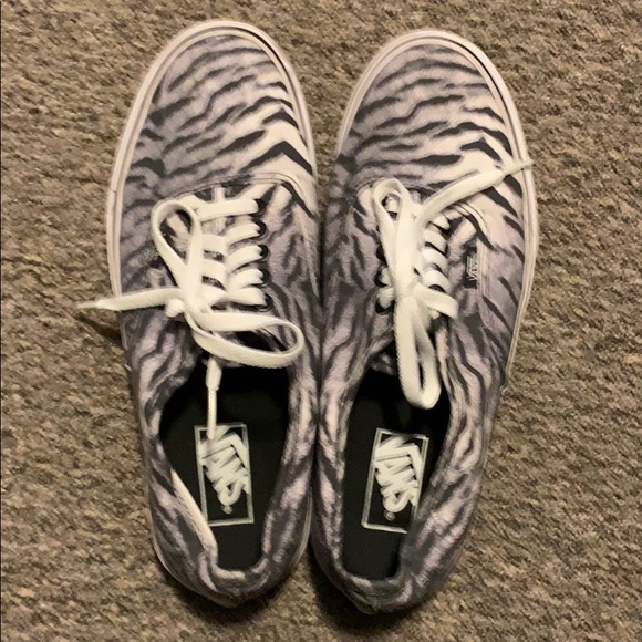 Vans - Picture 3 of 4